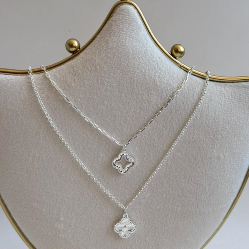 COLAR TREVO DIAMANTADO VAZADO PRATA