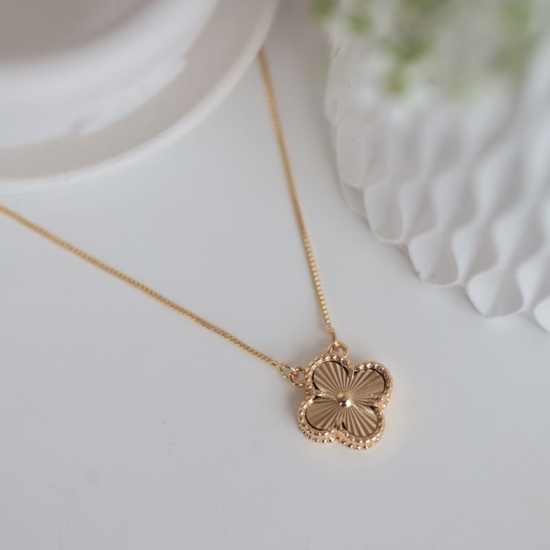 COLAR TREVO TEXTURADO