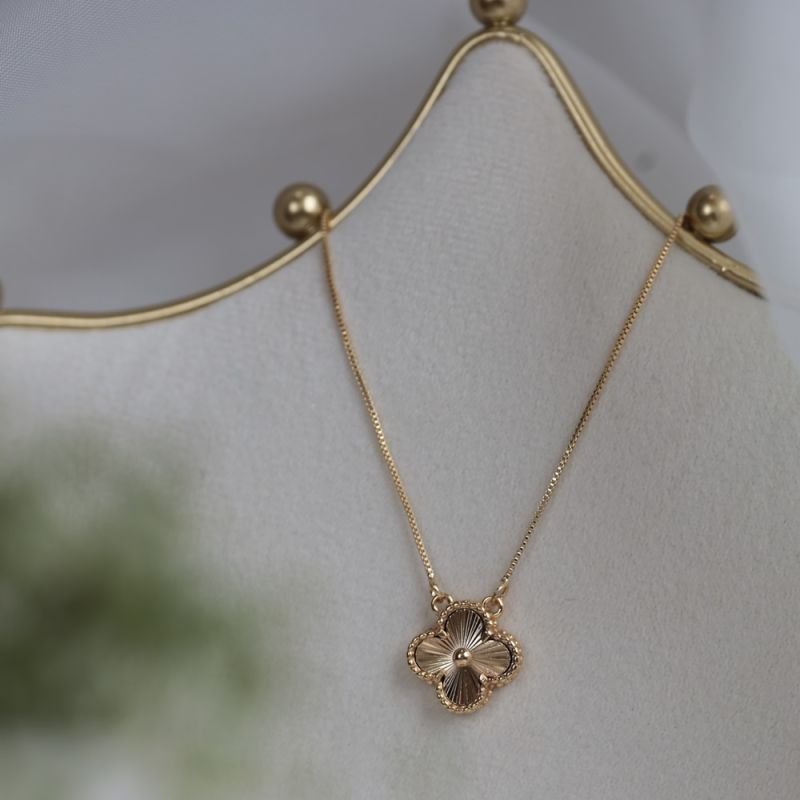 COLAR TREVO TEXTURADO