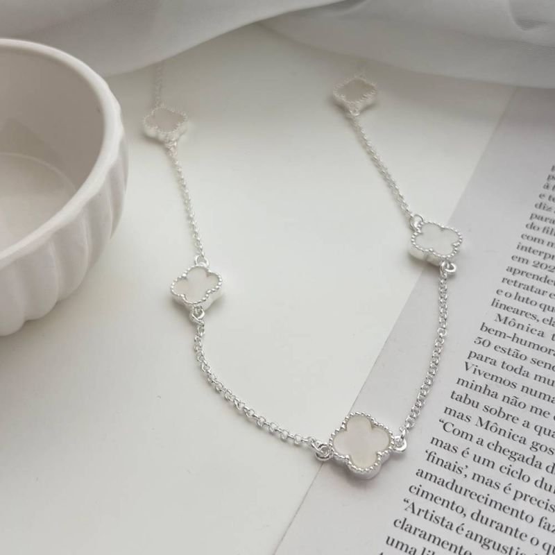 COLAR TREVO PRATA