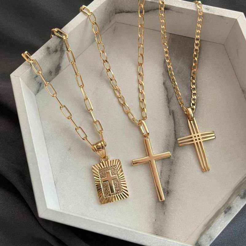 PINGENTE CRUZ VAZADO - OURO 18K