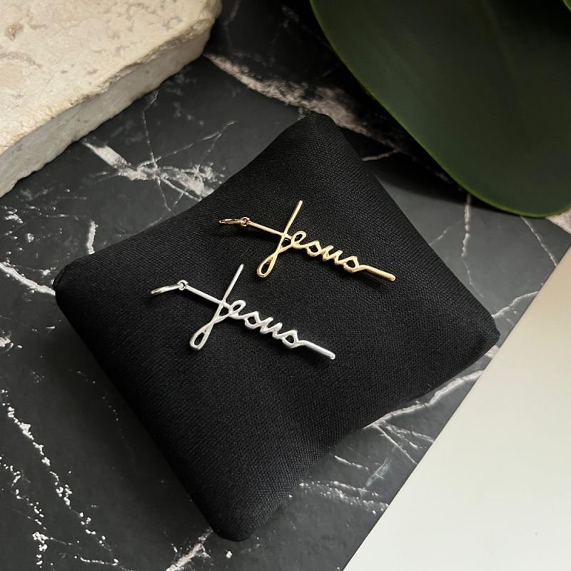 PINGENTE ESCRITA JESUS