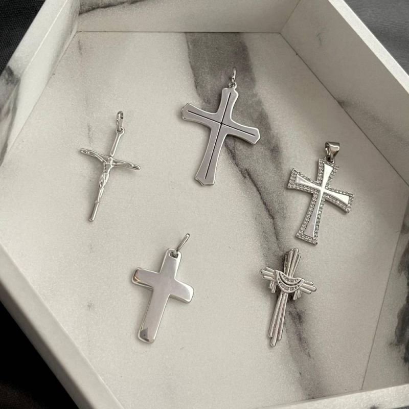 PINGENTE JESUS NA CRUZ