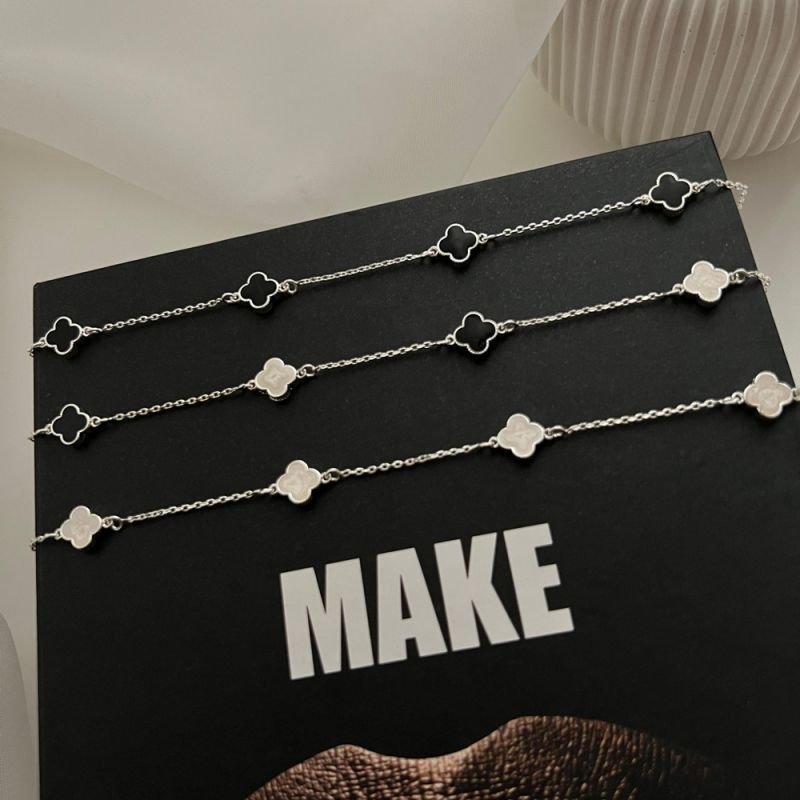 PULSEIRA MINI TREVO PRATA