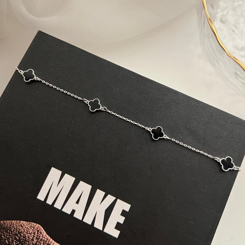 PULSEIRA MINI TREVO PRATA