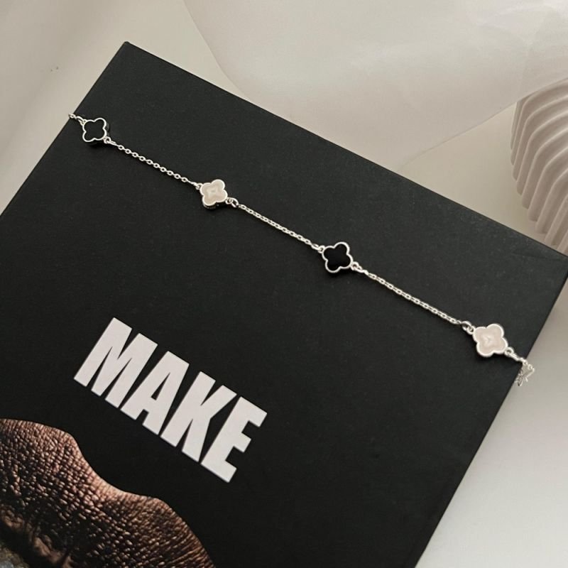 PULSEIRA MINI TREVO PRATA