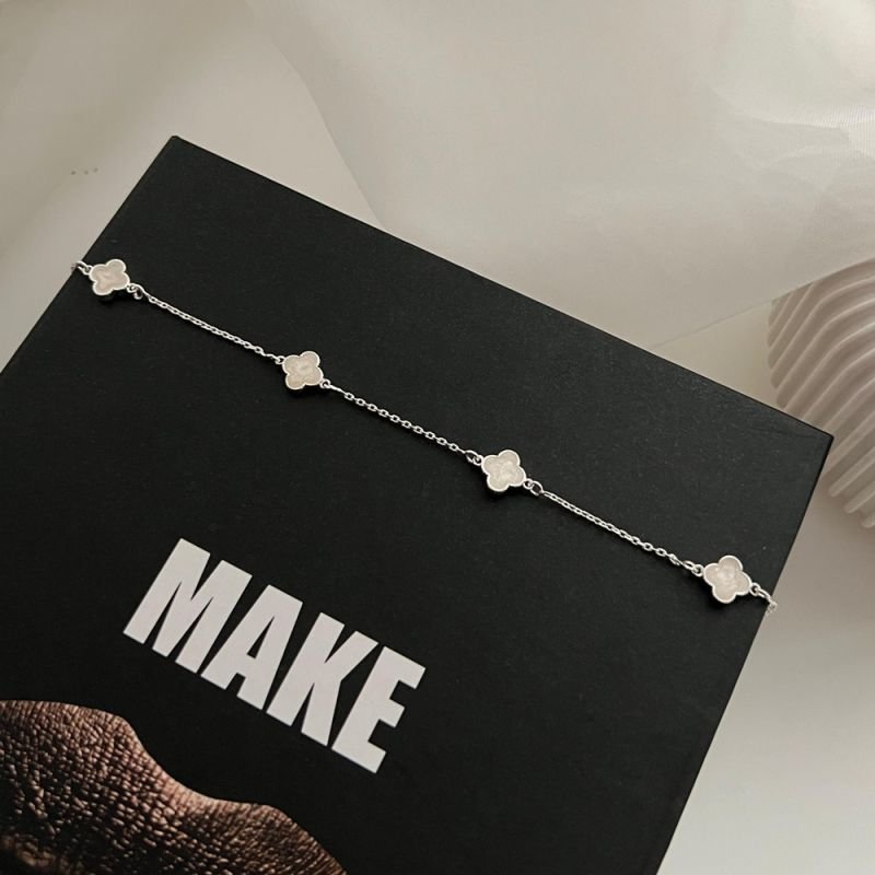 PULSEIRA MINI TREVO PRATA