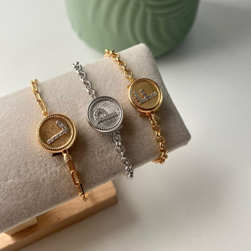 PULSEIRA PINGENTE DE LETRA