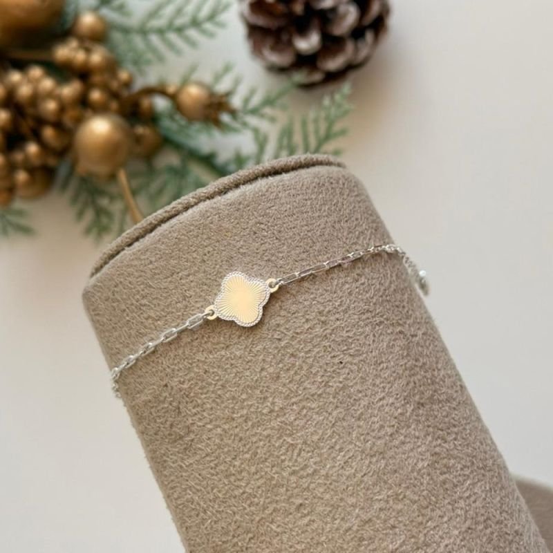 PULSEIRA TREVO TEXTURADO PRATA